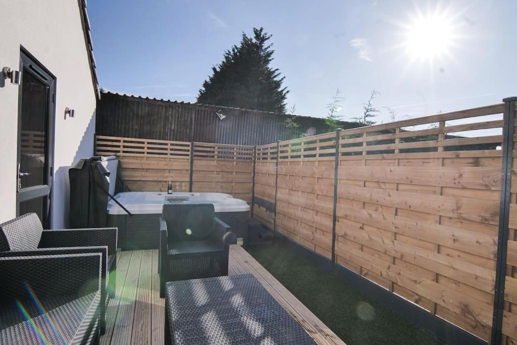 Hoxne Cottages - Rose Cottage With Private Hot Tub York Kültér fotó